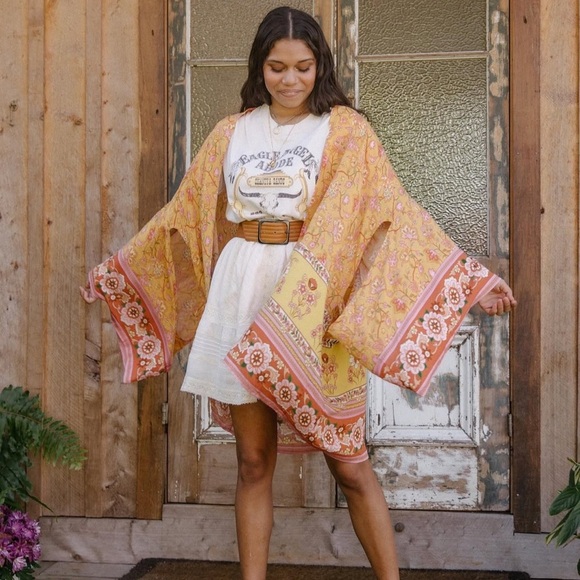 Spell Portobello Road Short Robe - Picture 1 of 12